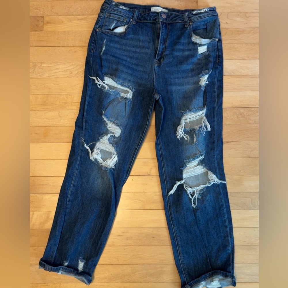 Risen Distressed Jeans